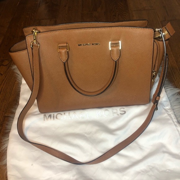 Michael Kors Handbags - Michael Kors satchel